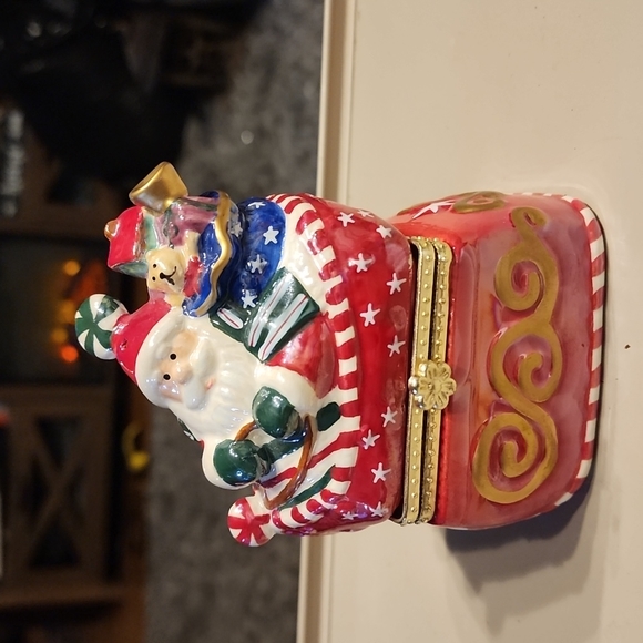 mr christmas Holiday Salesanta Porcelain Hidden Music Box Ornament